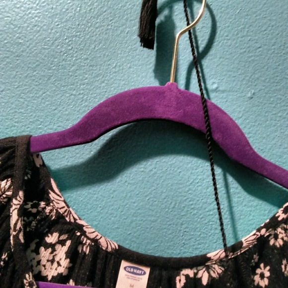 Black Fun Floral Top Old Navy & Adorable size M - Picture 3 of 5